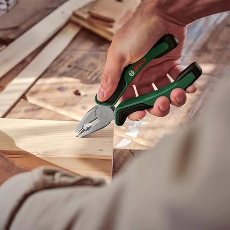 Bosch Universal-Handwerkzeug-Set, 25-teilig (vielseitiges Werkzeug-Set für allgemeine Arbeiten rund ums Haus; Klappmesser; Kombizange; Maßband; Wasserwaage und mehr) - Amazon Edition – Bild 4