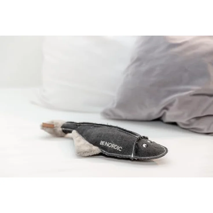 TRIXIE Be Nordic Plüschtiere für Hunde Scholle Hajo – maritimes Kuscheltier für Hunde zum Spielen und Kuscheln – robust & langlebig - 36061 – Bild 4
