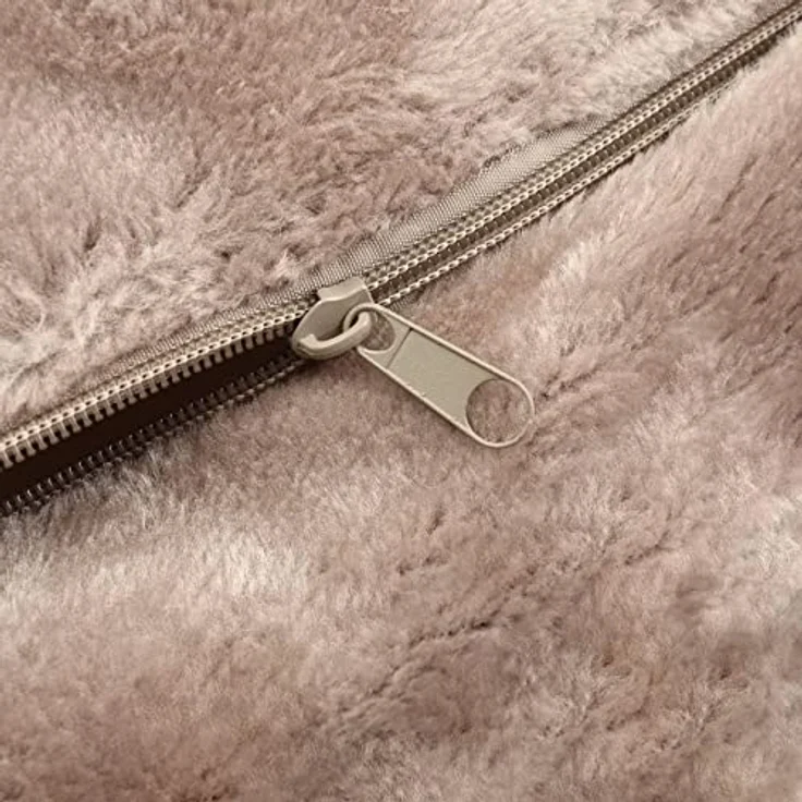 CanadianCat Company Katzen Kuschelsack für Heizkörper, beige, flauschiges Kuschelbett mit verstellbaren Bügeln, geeignet für Heizkörper bis 13 cm tief, 47 x 35 x 42 cm – Bild 5