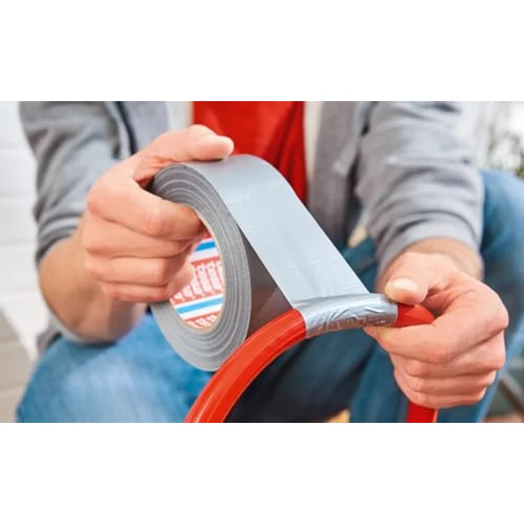 tesa Extra Power Universal Gewebeband (Wetterfestes Reparaturband, 10 m x 50 mm), schwarz, 932575 – Bild 3