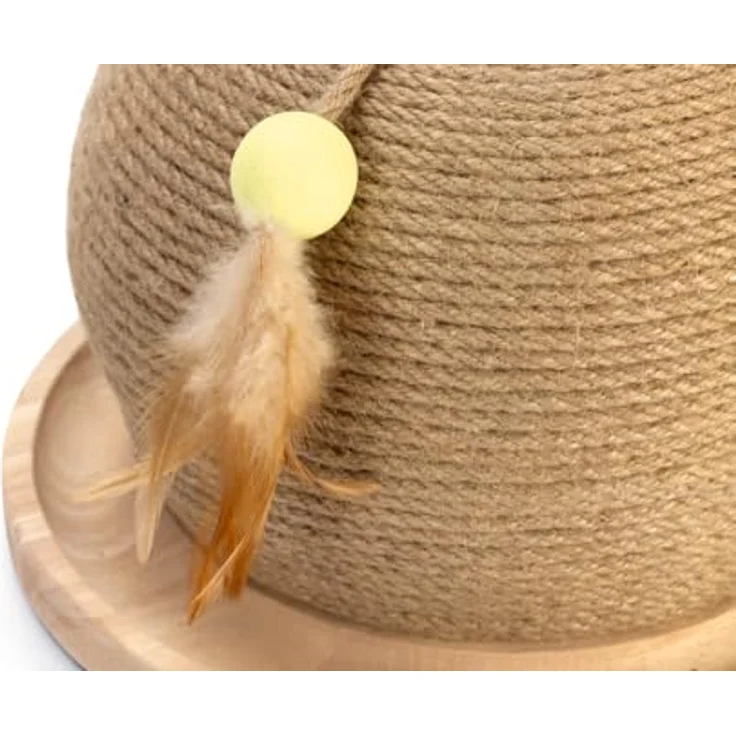 Designed By Lotte Kratzbrett Holz Kratz- und Spielball Mila braun, interaktives Spielzeug für Katzen mit Jute-Seil und Feder – Bild 4