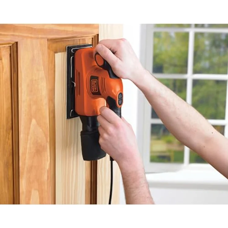 Black+Decker Schwingschleifer, Schleifmaschine (hoher Kreisdurchmesser, für große Flächen, ergonomischer Softgriff, integrierter Staubfangsack, Schleifpapier, versiegelter Schalter) KA320EKA – Bild 5