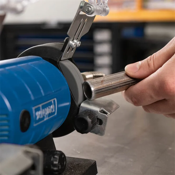 Scheppach Schleifmaschine HG35 Doppelschleifer | mit flexibler Welle und 103-tlg. Zubehörset | Ø75mm x 20mm Schleifscheibe (K120) & Polierscheibe (K400) | Werkstückauflage & Funkenschutz – Bild 2