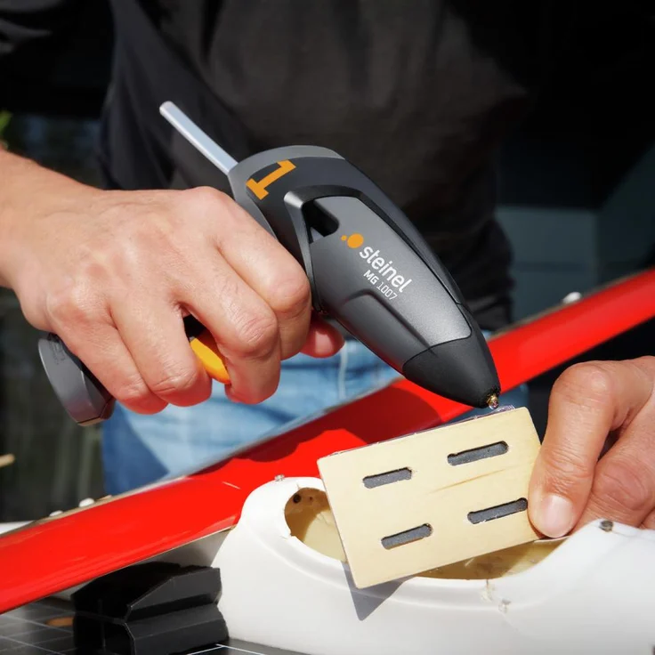 Akku-Heißklebepistole MobileGlue 1007 anthrazit, 3g/min, inkl. 3x 7mm Klebesticks Cristal und USB-Ladekabel – Bild 4