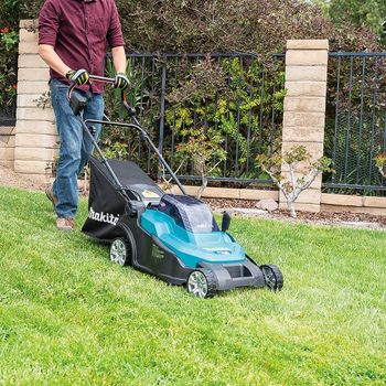 Makita DLM432PT2 AkkuRasenmäher 2x 18 V / 5,0 Ah, mit 2 Akkus
