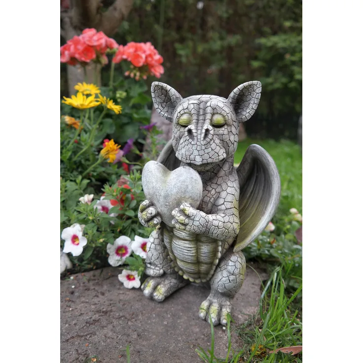 Kremers Schatzkiste Drachenkind verliebt mit Herz Drache Figur Gartenfigur Liebe