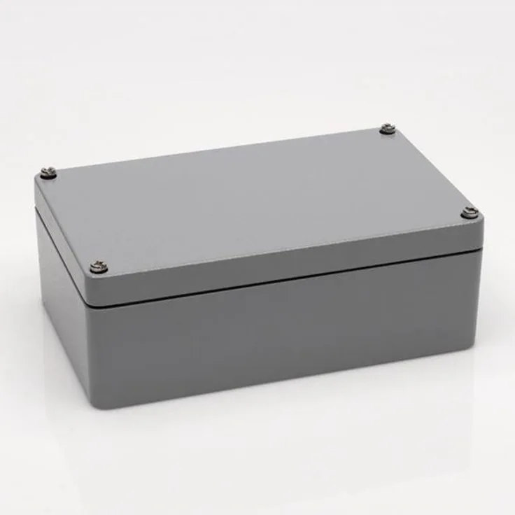 BERNSTEIN Glasfiberarmeret polyester. Metriske lågskruer i rustfri stål A2. IK08 IP66-67