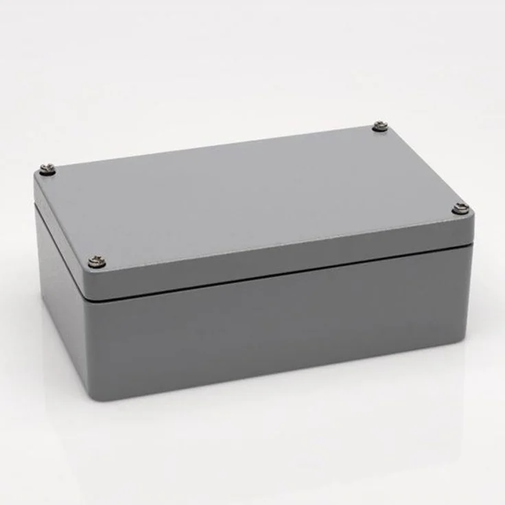 BERNSTEIN Glasfiberarmeret polyester. Metriske lågskruer i rustfri stål A2. IK08 IP66-67