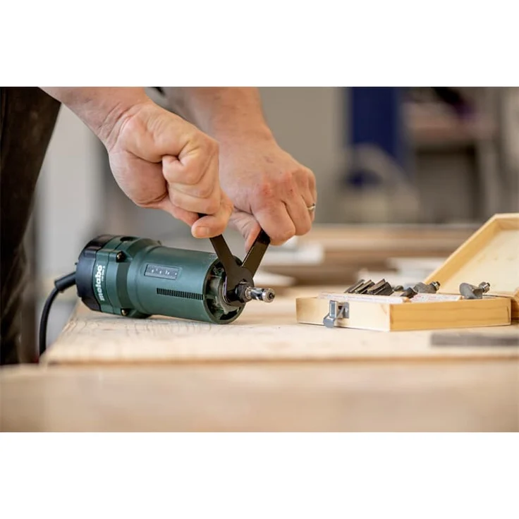 Metabo Kantenfräse FM 500-6 Oberfräse Holz Hand Fräse Einhandfräse 6 mm, 500 W – Bild 8