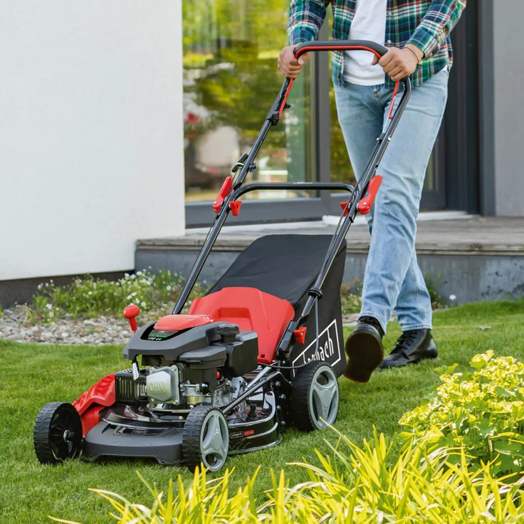 Scheppach MS161-46 Benzin Rasenmäher - 46 cm Schnittbreite | 55 Liter Fangkorb | Stahlgehäuse | 7-stufige Höhenverstellung | Mulchfunktion | Radantrieb | Seitenauswurf | inkl. Motoröl – Bild 4
