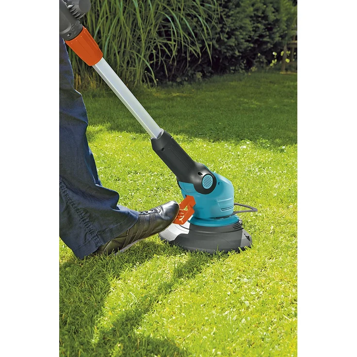 GARDENA Akku-Trimmer Set EasyCut Li-18/23R: Rasentrimmer mit 230 mm Schnittkreis, Teleskopstiel und Pflanzenschutzbügel, Stielneigungsverstellung 9823-20, Schnittbreite: 2,3 cm – Bild 6
