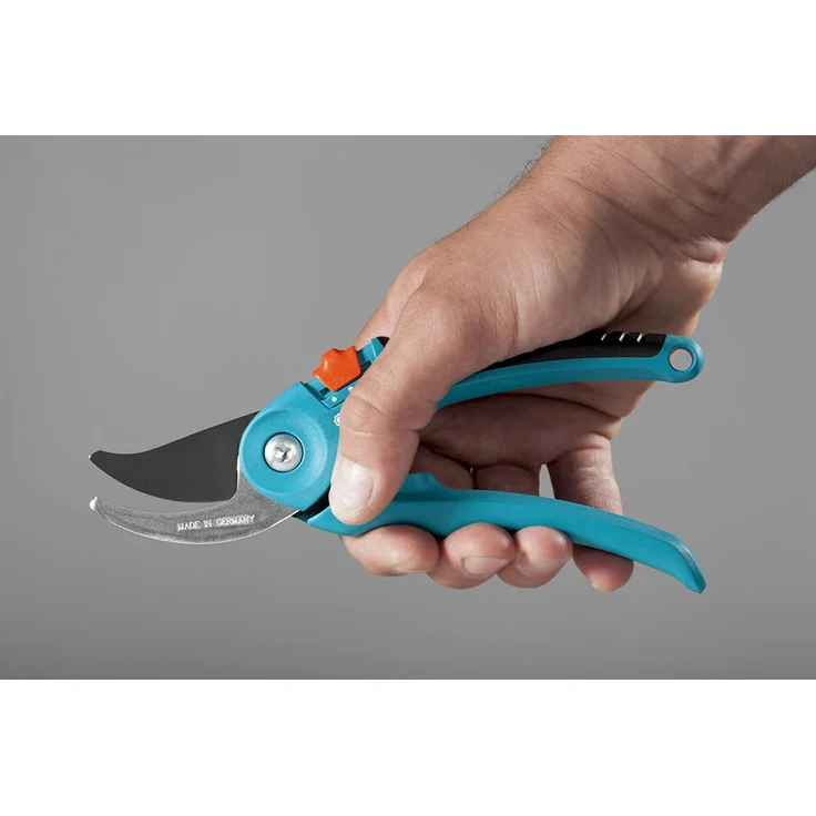 GARDENA Bypass B-S-M Gartenschere Stabile Rebenschere mit Bypass-Schneide für Pflanzen und frisches Holz bis 22 mm Durchmesser, mit Saftrille und Drahtabschneider, 2-stufige Grifföffnung 8857-20 mittelgroß – Bild 2