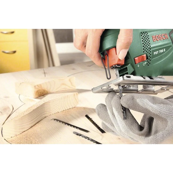 Bosch Stichsäge PST 700 E (1x Sägeblatt, Koffer, 500 Watt) – Bild 8