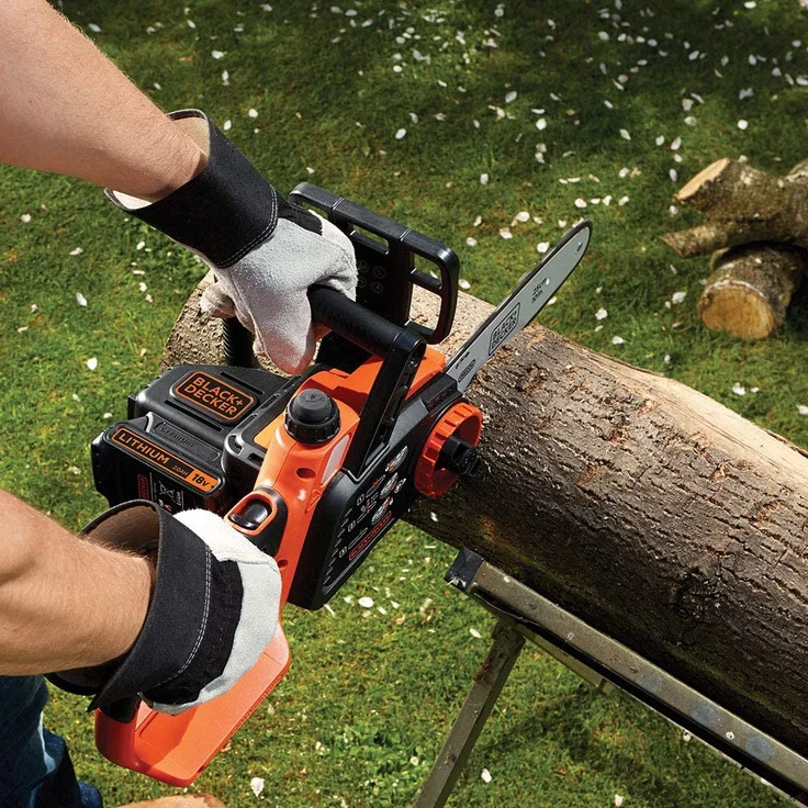 Black+Decker Akku-Kettensäge - 18V Li-Ion-Akku, 25 cm Schwertlänge, 180 mm max. Durchmesser, ideal für Holz- und Gartenarbeiten, ohne Akku und Ladegerät GKC1825LB – Bild 3