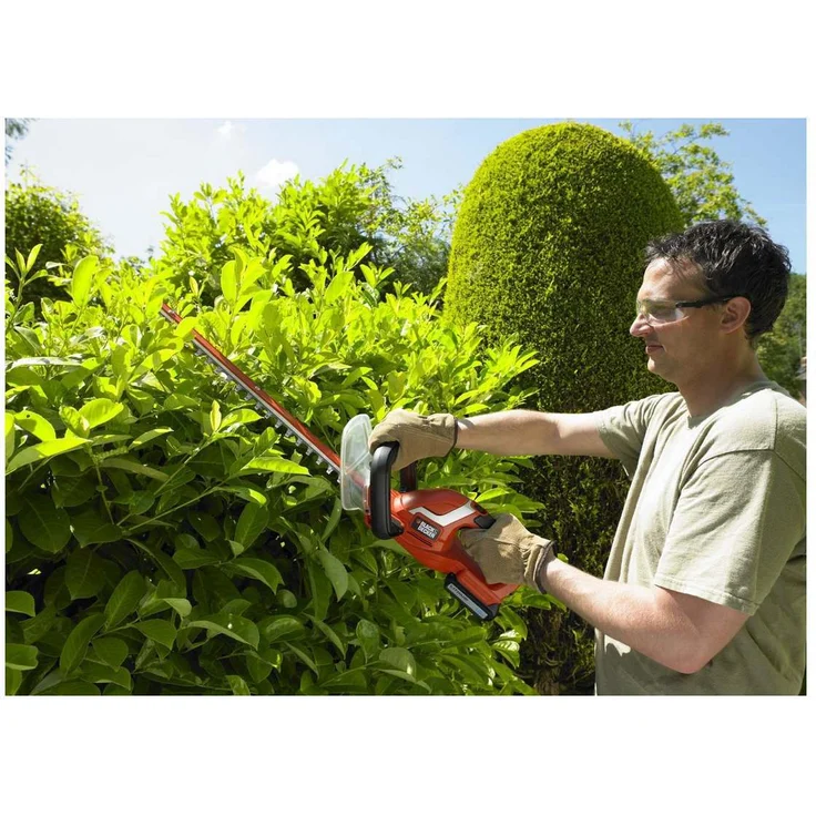 Black+Decker Akku Heckenschere (mit E-Drive Technologie zum Schneiden harter und dicker Äste sowie mittlerer bis großer Hecken 18mm Schnittstärke 18V 2,6kg leicht) GTC1845L20 – Bild 3