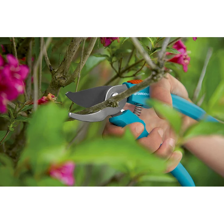 GARDENA Classic Gartenschere 8754-30 mittelgroß Bypass Universalschere 18 mm Einhandverschluss – Bild 3
