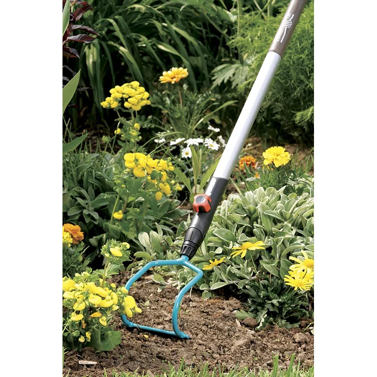 GARDENA combisystem-Bügelzughacke: Gartenhacke zum ziehenden Jäten und Lockern unter großer Belastung, 12 cm Arbeitsbreite, rostfreies Edelstahlblatt, passend zu combisystem-Stielen (3192-20) – Bild 4