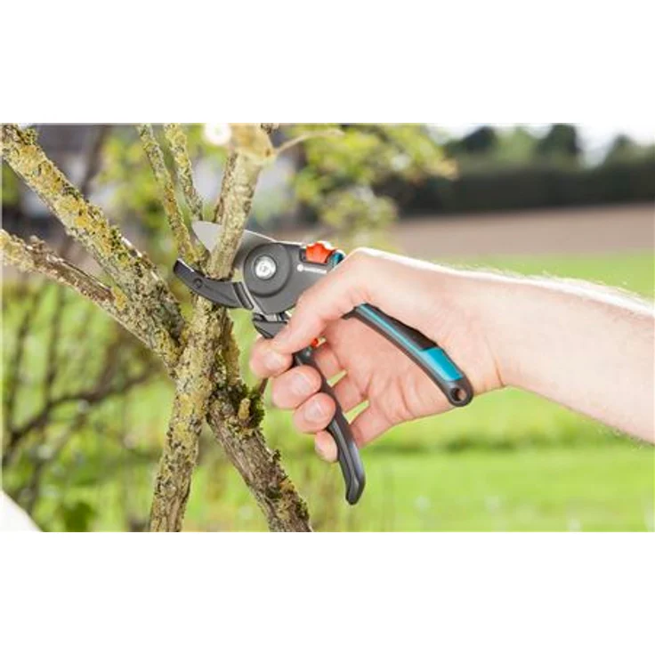 GARDENA Gartenschere A-M Stabile Baumschere mit Amboss-Schneide für holzige Äste und Zweige, max. Schneid-Durchmesser 23 mm, Anti-Rutsch-Griff, antihaftbeschichtetes Obermesser 8903-20 mittelgroß – Bild 6