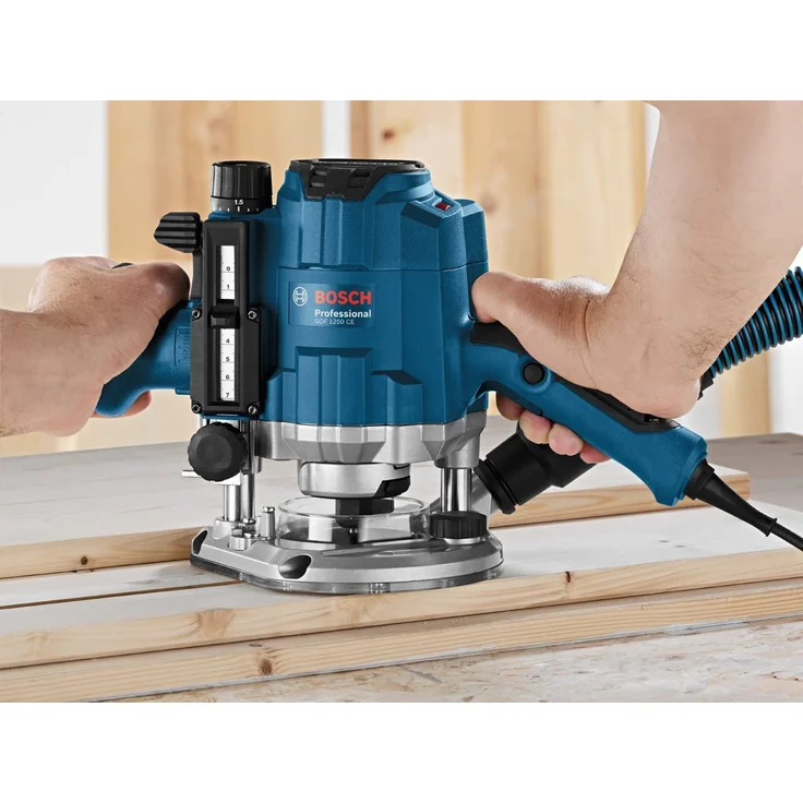 Bosch Professional Oberfräse GOF 1250 CE 0601626001 (Maulschlüssel 19 mm, Parallelanschlag mit Feineinstellung, Kopierhülsenadapter, Spannzange, L-BOXX 238) – Bild 3