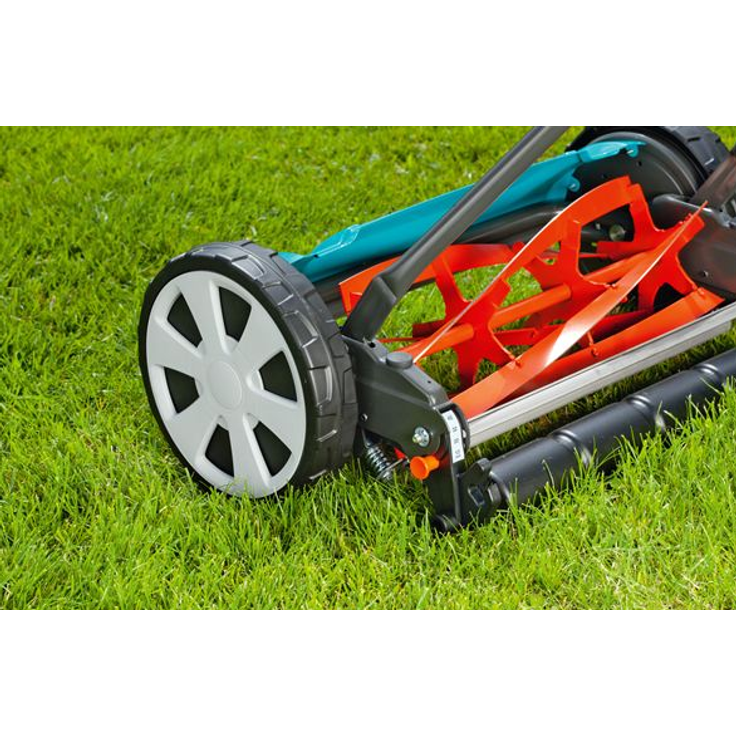 GARDENA Classic Spindelmäher 400: Handrasenmäher mit 40cm Schnittbreite für bis zu 200 m² Rasenfläche, Messerwalze aus Qualitätsstahl, berührungslose Schneidetechnik, geräuscharm und präzise - 4018-20 – Bild 2