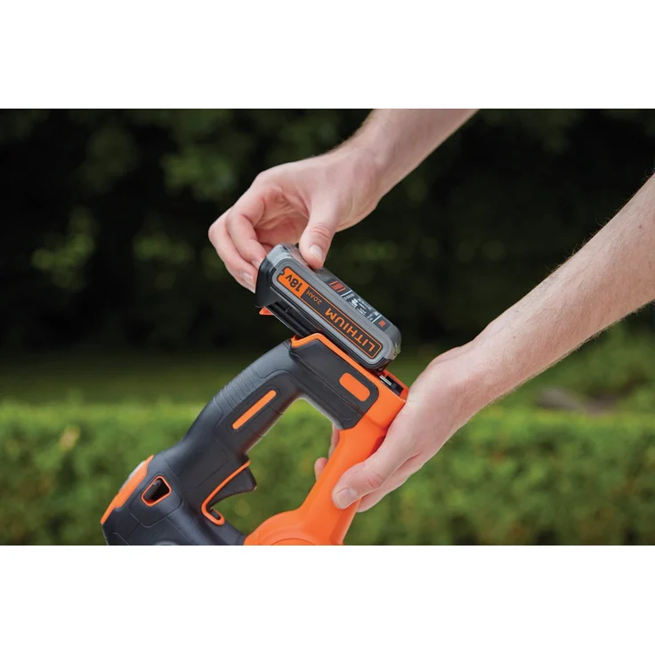 Black+Decker Akku Heckenschere GTC18452PC mit Antiblockierfunktion und hohem Bedienkomfort 18mm Schnittstärke 18V 45cm Sägeblatt-Länge 2,42kg – Bild 2