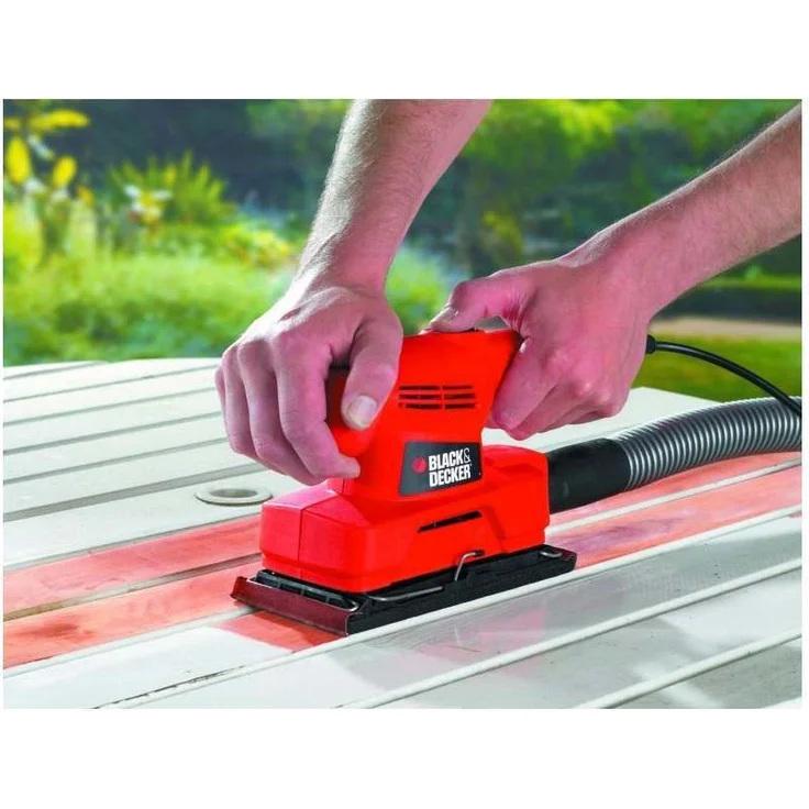 Black+Decker Schwingschleifer (135W, ergonomischer Frontgriff, schneller Materialabtrag, Staubsaugeradapter für sauberes Arbeiten, inklusive Schleifpapier und 3m Kabel) KA300 – Bild 4