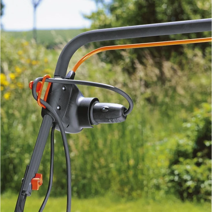 GARDENA Elektro-Rasenlüfter ES 500: Vertikutierer mit Arbeitsbreite 30 cm, Rasenfläche bis 600 m², Leistung 500 W, Verstellhebel für Arbeitstiefe, teilbares Gestänge, Räder mit Spezialprofil (4066-20) – Bild 3