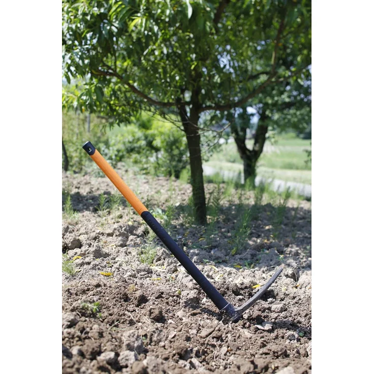 Fiskars geschmiedete Kreuzhacke, Länge: 90 cm, Gewicht: 2,95 kg, Geschmiedeter Stahl-Kopf-Glasfaserverstärkter Kunststoff-Griff, Schwarz-Orange, 200, 1001733 – Bild 3