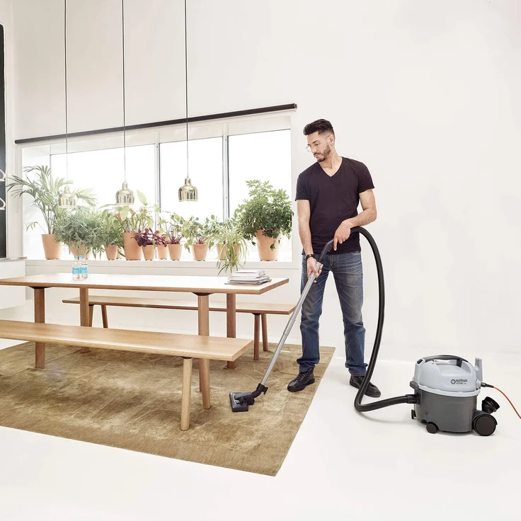 Nilfisk VP300 HEPA Basic Gewerbesauger 107415322, 73 dB beutellos 10 Liter 10 m Kabel für Teppichböden – Bild 9