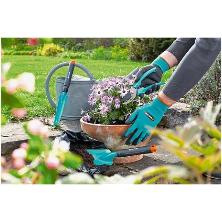 GARDENA 4-teiliges Gartenset für die Gartenpflege, universelle Gartenschere, Blumenkelle, Unkrautstecher, atmungsaktive Gartenhandschuhe 8-M 8965-30 – Bild 2