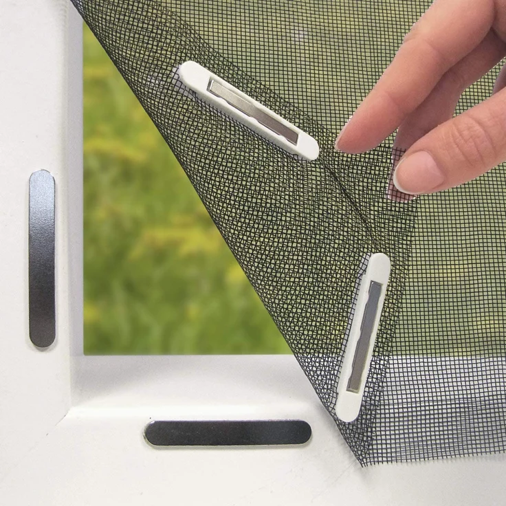 Hoberg Fenster-Fliegengitter mit innovativer Magnetbefestigung, bis zu 150 x 130 cm individuell zuschneidbar, kein Bohren oder Schrauben, 16 Magnet-Clips – Bild 2