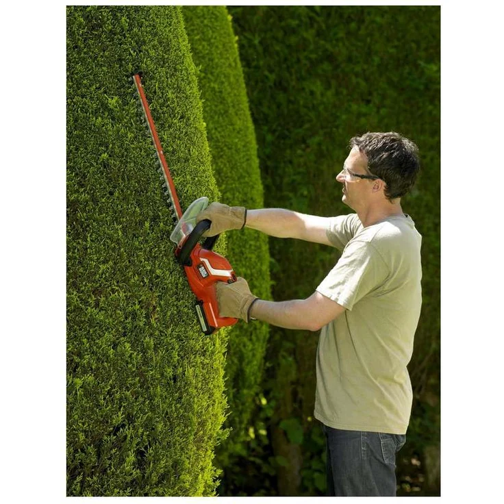Black+Decker Akku Heckenschere (mit E-Drive Technologie zum Schneiden harter und dicker Äste sowie mittlerer bis großer Hecken 18mm Schnittstärke 18V 2,6kg leicht) GTC1845L20 – Bild 4
