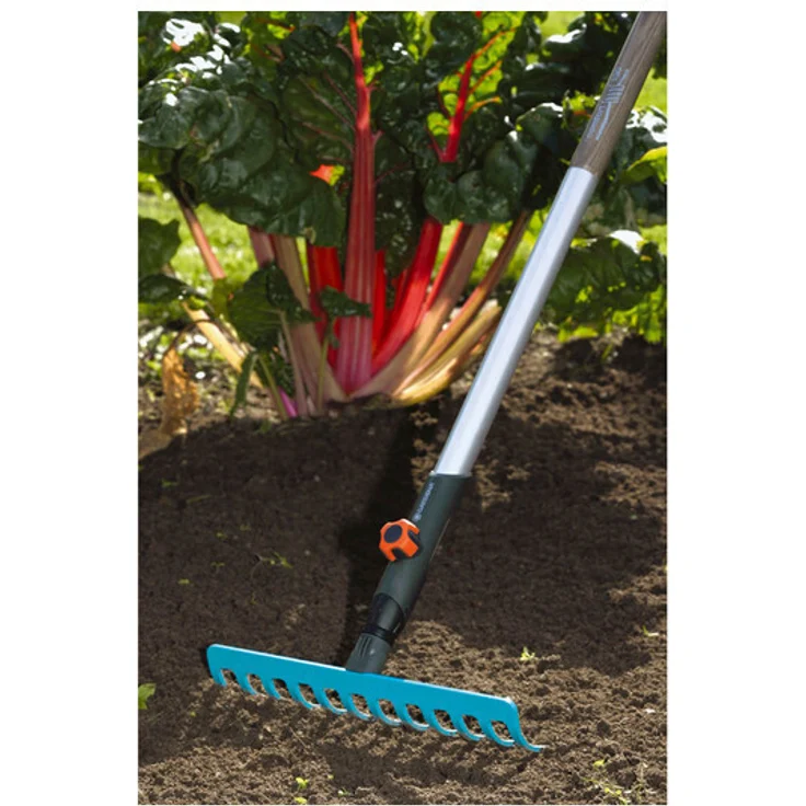 GARDENA combisystem-Rechen: Breite Harke mit 16 Zinken, ideales Gartenzubehör zum Rechen, Unkrautentfernen und zur Bodenbearbeitung, Arbeitsbreite 41 cm, passend zu allen cs-Stielen (3179-20) – Bild 3