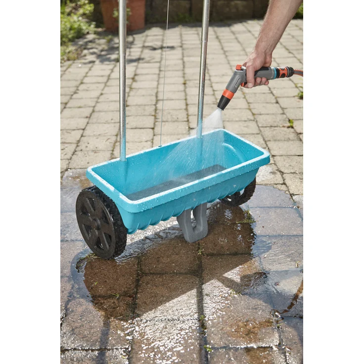 GARDENA Streuwagen L: Universalstreuer zum Ausbringen von Dünger, Samen und Streusalz, 45 cm Streubreite, für ca. 400 m² Rasenfläche, 12.5 l Fassungsvermögen, mit Verschlussschieber (432-20) – Bild 4