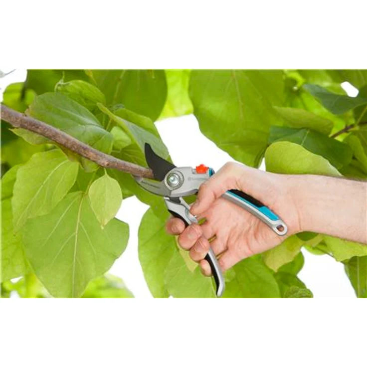 GARDENA Gartenschere Alu B-L Pflanzenschonende Baumschere mit Bypass-Schneide für Äste und Zweige bis 25 mm Durchmesser, robuste Alugriffe, auswechselbare Klinge, nachstellbares Gewerbe 8906-20 mittelgroß – Bild 2