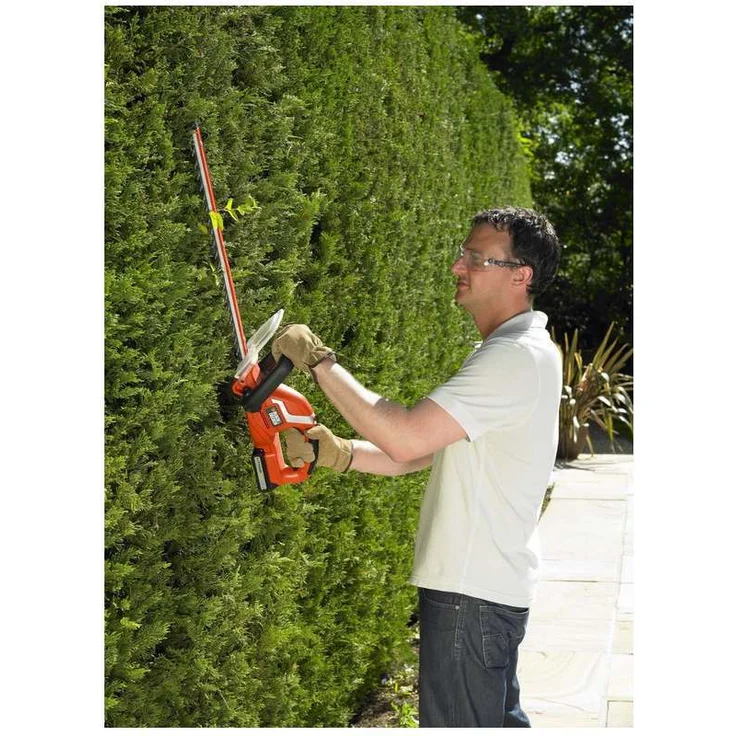 Black+Decker Akku Heckenschere (mit E-Drive Technologie zum Schneiden harter und dicker Äste sowie mittlerer bis großer Hecken 18mm Schnittstärke 18V 2,6kg leicht) GTC1845L20 – Bild 5
