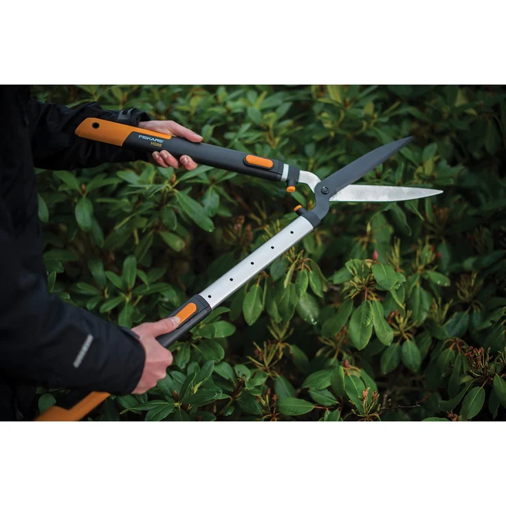 Fiskars SmartFit HS86 Teleskop-Heckenschere, Antihaftbeschichtet, Hochwertige Stahl-Klingen, Länge 68 bis 93 cm, Schwarz-Orange, 1013565 mittelgroß – Bild 3