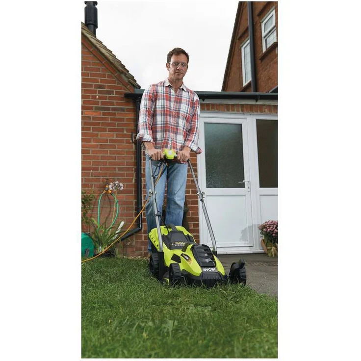 Ryobi Elektro-Rasenmäher RLM13E33S, Grasmäher mit 1300 W, 33 cm Schnittbreite, 5-stufige zentrale Schnitthöhenverstellung, EasyEdge Rasenkamm, 35 l Textil-Grasfangsack mit Hardtop, Art.-Nr. 5133002343 – Bild 10