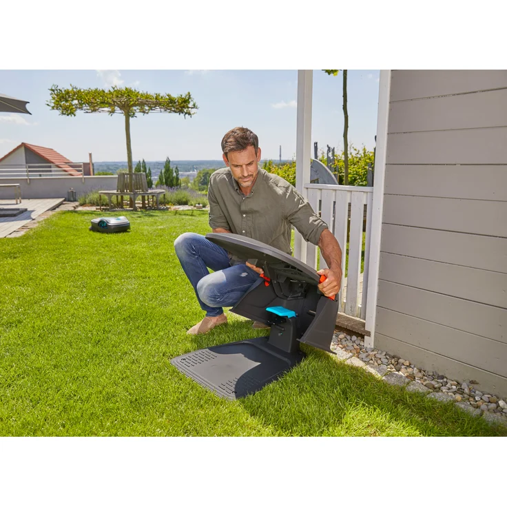 GARDENA Garage für Mähroboter: Garage für Rasenmäher, optimaler Sonnen- und Regenschutz für Rasenroboter und Ladestation (15020-20) – Bild 7