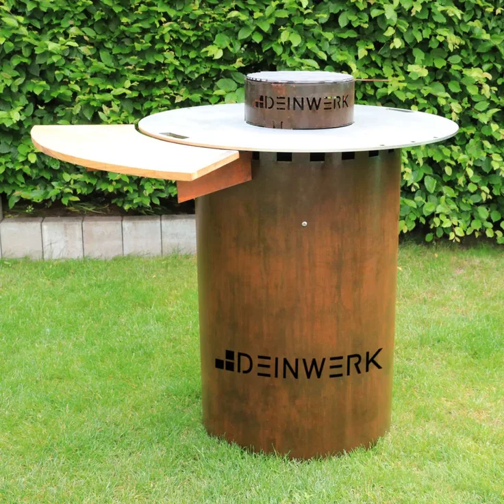Grillfass-Set Holzkohlegrilltonne aus Corten mit Plancha, Holzkohlegrillrost, Wok-Aufsatz und Anstecktisch DEINWERK