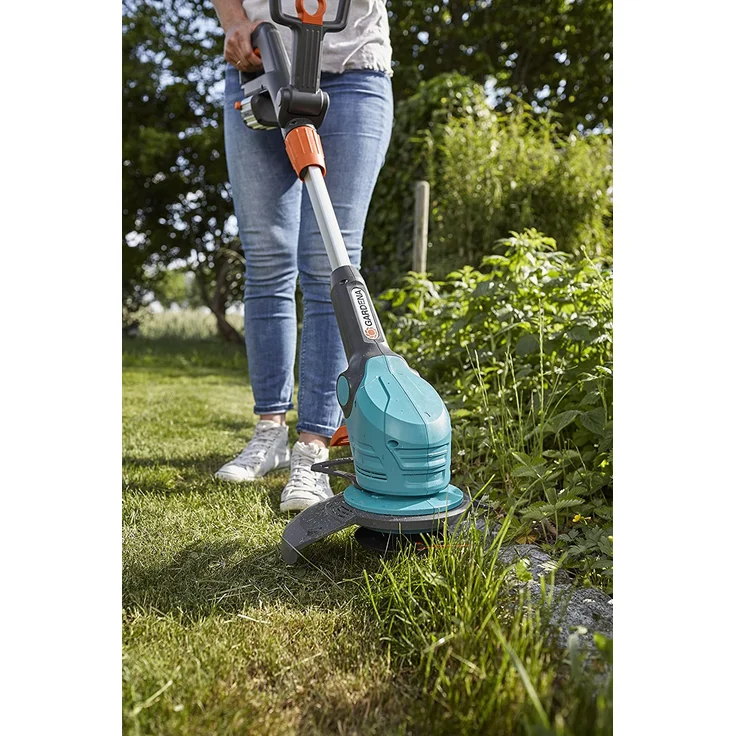 GARDENA Akku-Trimmer Set EasyCut Li-18/23R: Rasentrimmer mit 230 mm Schnittkreis, Teleskopstiel und Pflanzenschutzbügel, Stielneigungsverstellung 9823-20, Schnittbreite: 2,3 cm – Bild 3