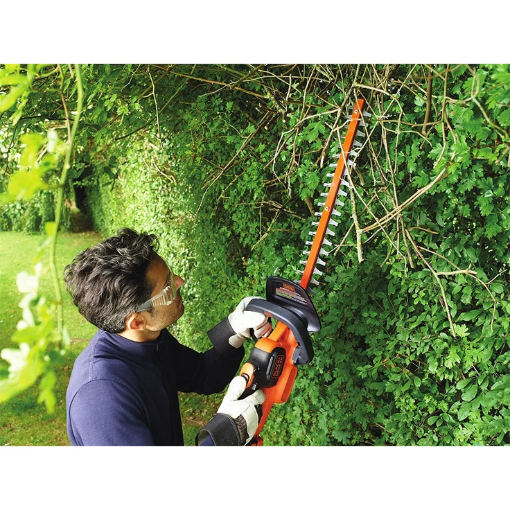 Black+Decker Akku Heckenschere GTC18452PC mit Antiblockierfunktion und hohem Bedienkomfort 18mm Schnittstärke 18V 45cm Sägeblatt-Länge 2,42kg – Bild 3