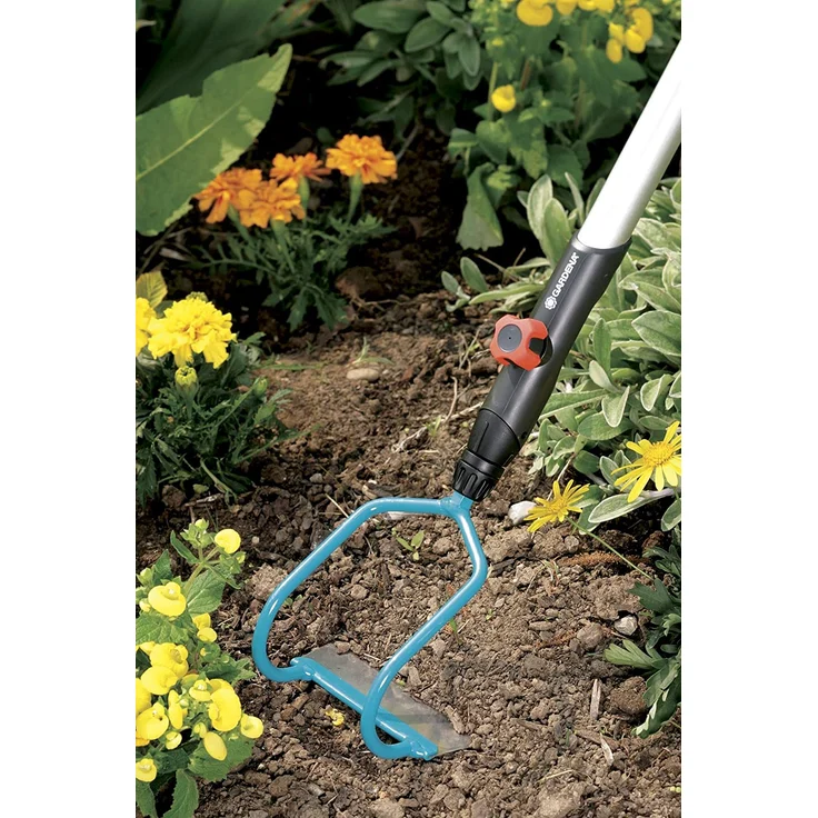GARDENA combisystem-Bügelzughacke: Gartenhacke zum ziehenden Jäten und Lockern unter großer Belastung, 12 cm Arbeitsbreite, rostfreies Edelstahlblatt, passend zu combisystem-Stielen (3192-20) – Bild 3
