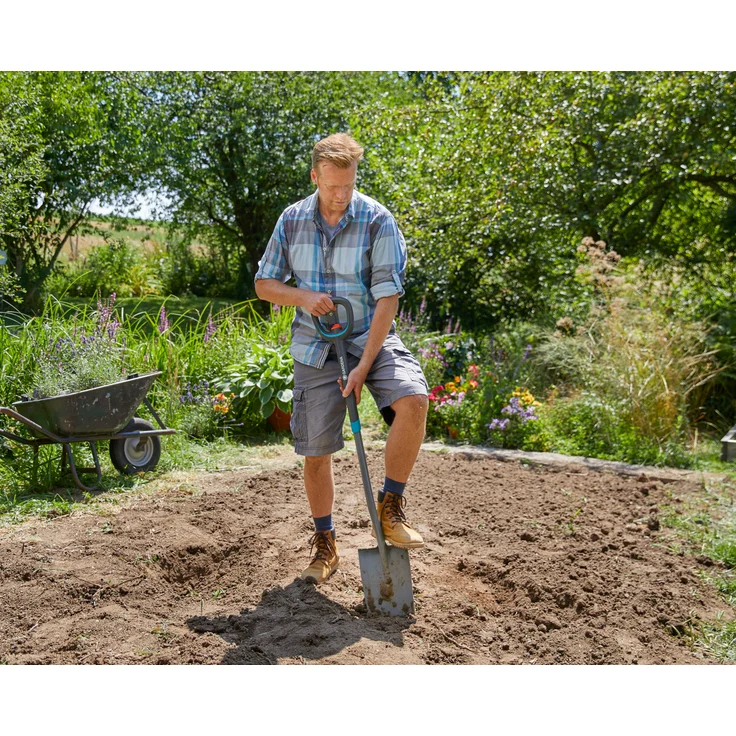 GARDENA ErgoLine Teleskop-Spaten: Gartenspaten aus Qualitätsstahl zum Umgraben und Ausheben, mit Trittsteg und ergonomischem Stiel, D-Griff (17020-20) – Bild 3