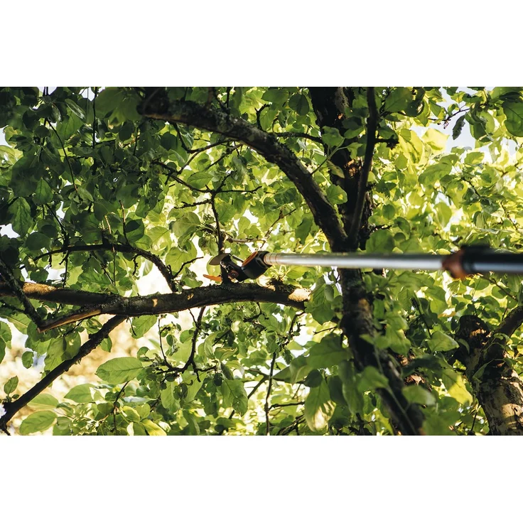 Fiskars PowerGear Schneidgiraffe UPX82 für frische Äste und Zweige, 32 mm Antihaftbeschichtet, Stahlklinge-Aluminiumstiel, Länge 1,6 m, Schwarz-Orange, 1023625 – Bild 4