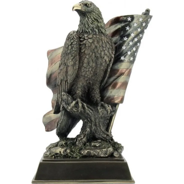 Weißkopfseeadler mit US Flagge Adler Freiheitsstatue Statue of Liberty Figur Skulptur