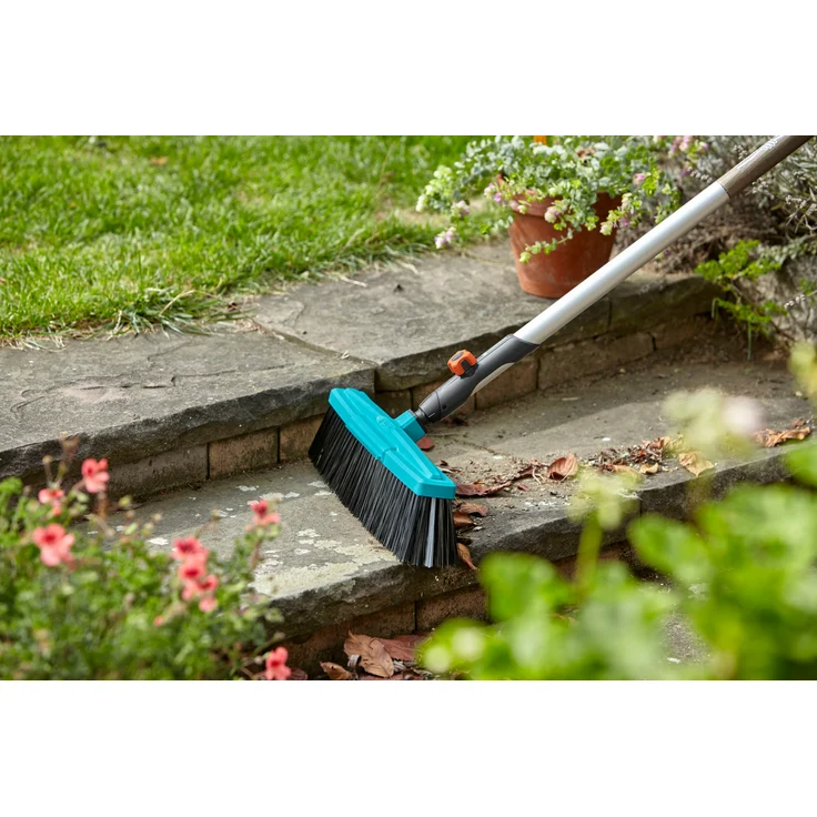 GARDENA combisystem Straßenbesen + Holzstiel 130 cm (03622-30) – Bild 5
