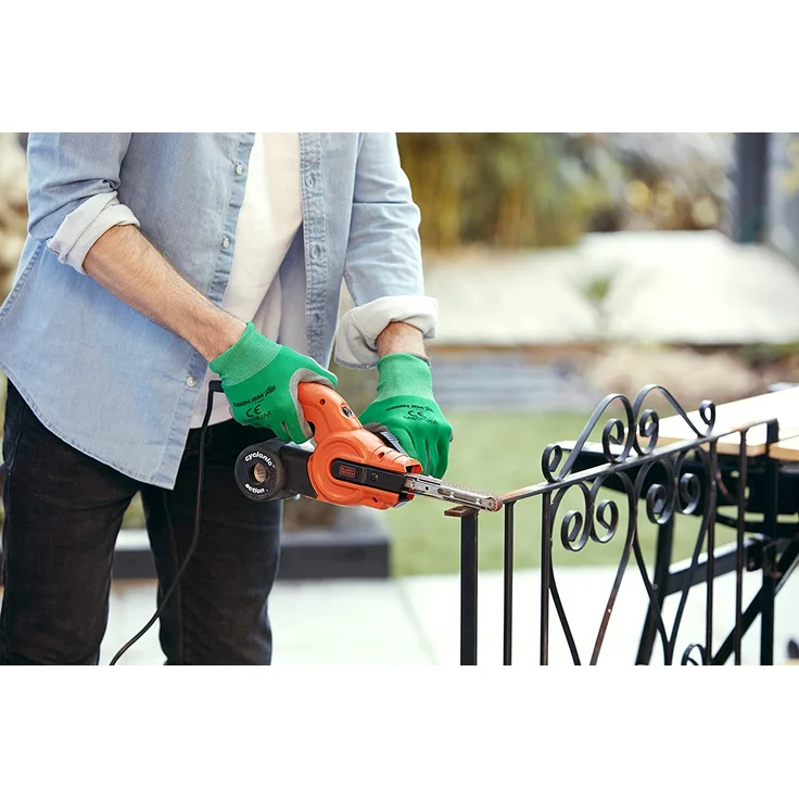 Black und Decker Bandschleifer KA900E 350 W 1400 U-min 2,5 kg mit Absaugung Schleifmaschine für Holz, Metall, Stein, Gips, Keramikfliesen & Kunststoff Zum Schleifen, Feilen, Schärfen und Entrosten Bandmaße: 451 x 13mm – Bild 8