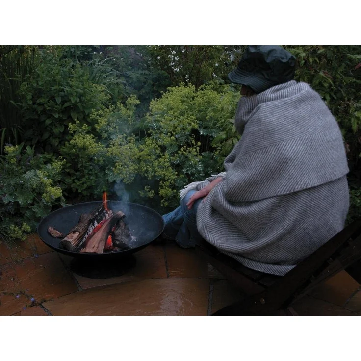 Esschert Design Feuerschale, Feuerstelle auf Fuß, niedrig, Größe L, Ø 60 cm x ca. 21 cm Höhe – Bild 3