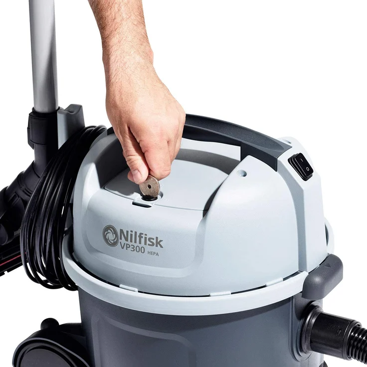 Nilfisk VP300 HEPA Basic Gewerbesauger 107415322, 73 dB beutellos 10 Liter 10 m Kabel für Teppichböden – Bild 3
